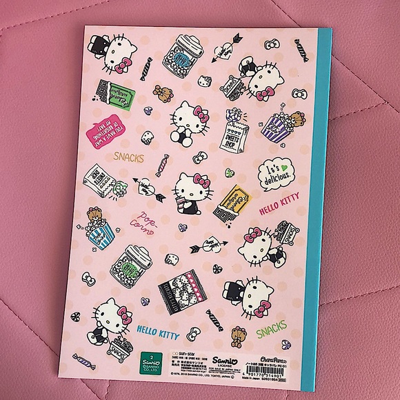 HELLO KITTY Grid Notebook - Picture 2 of 4